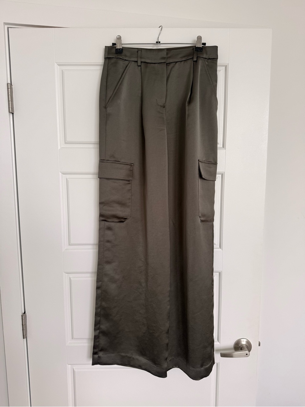 Women’s Express Olive Cargo high rise Wide-Leg Pants